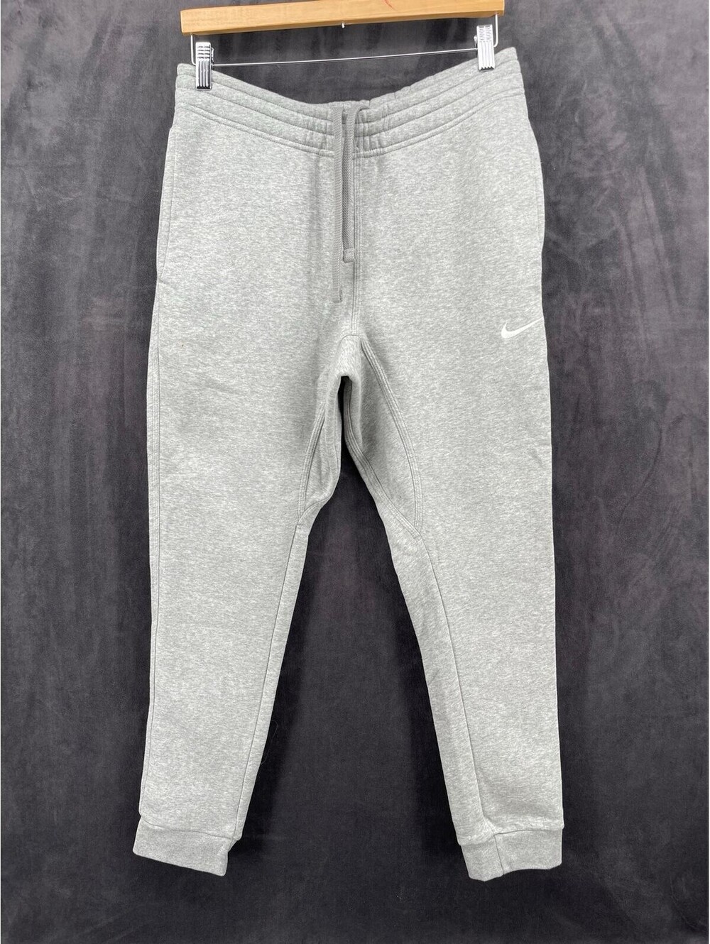 Nike Men’s Gray Fleece Jogger Sweatpants Size M Tapered Swoosh Logo